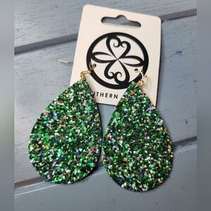 Southern divas fashion earrings NWT